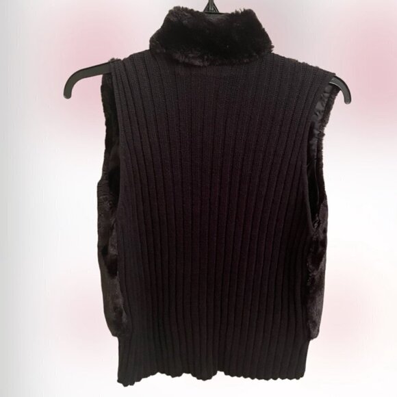 Tiara Women's Faux Fur Zip Vest - Picture 3 of 5